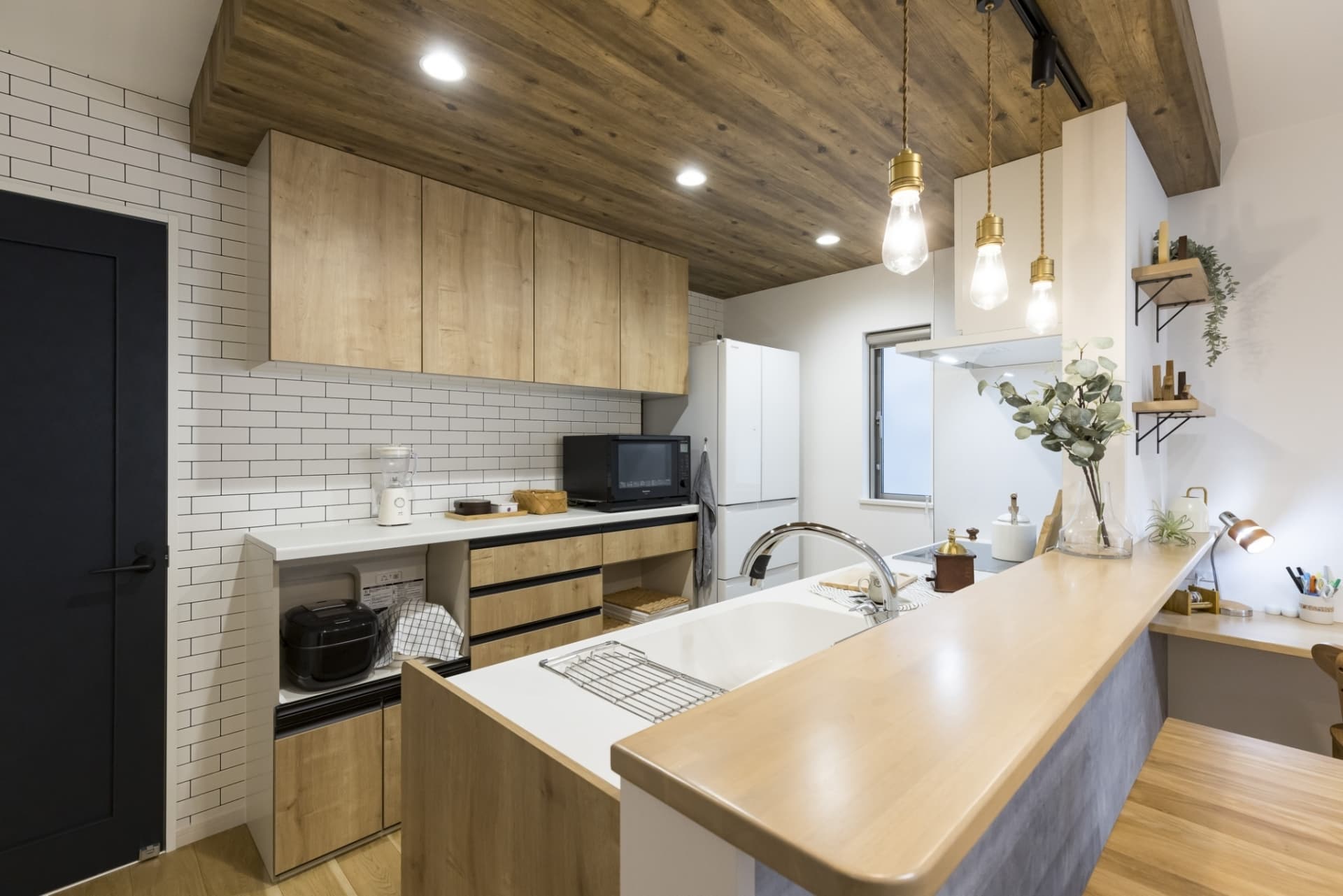 リノベーション済みのキッチン・ダイニング